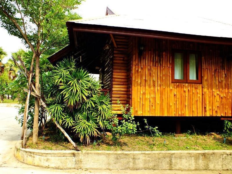 Siam River Resort Chaiyaphum Buitenkant foto